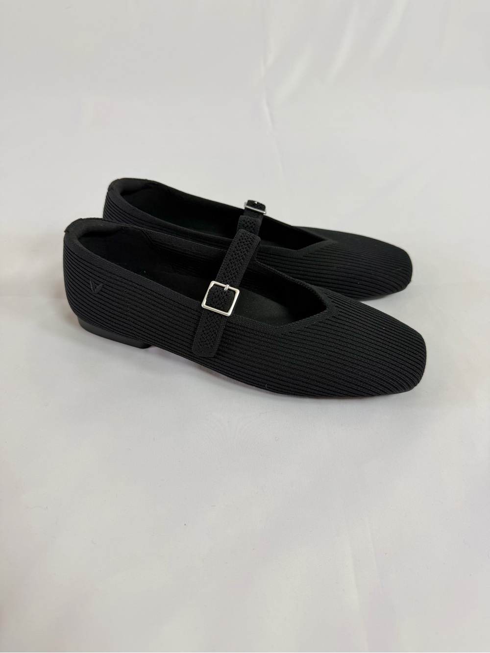 Vivaia Margot Mary Jane Flats, size 40W.